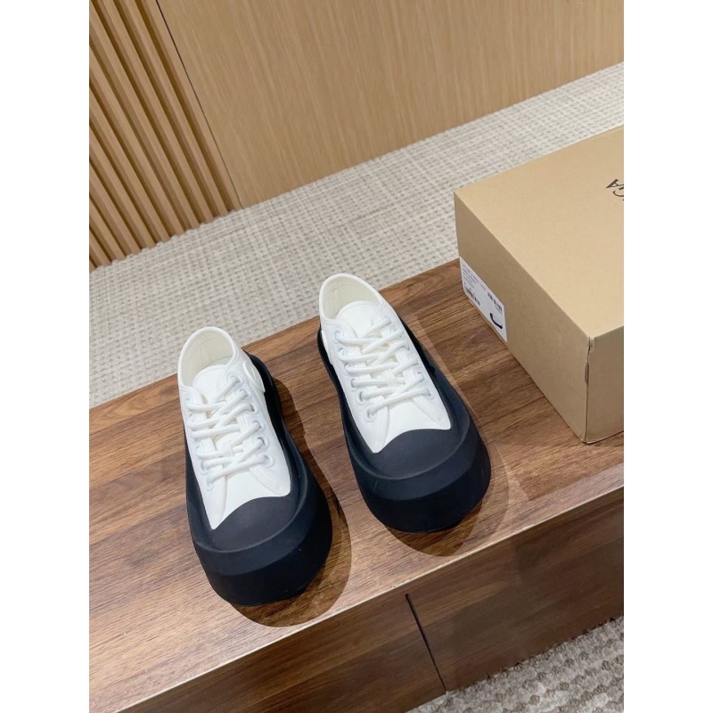 G*u*i casual shoes